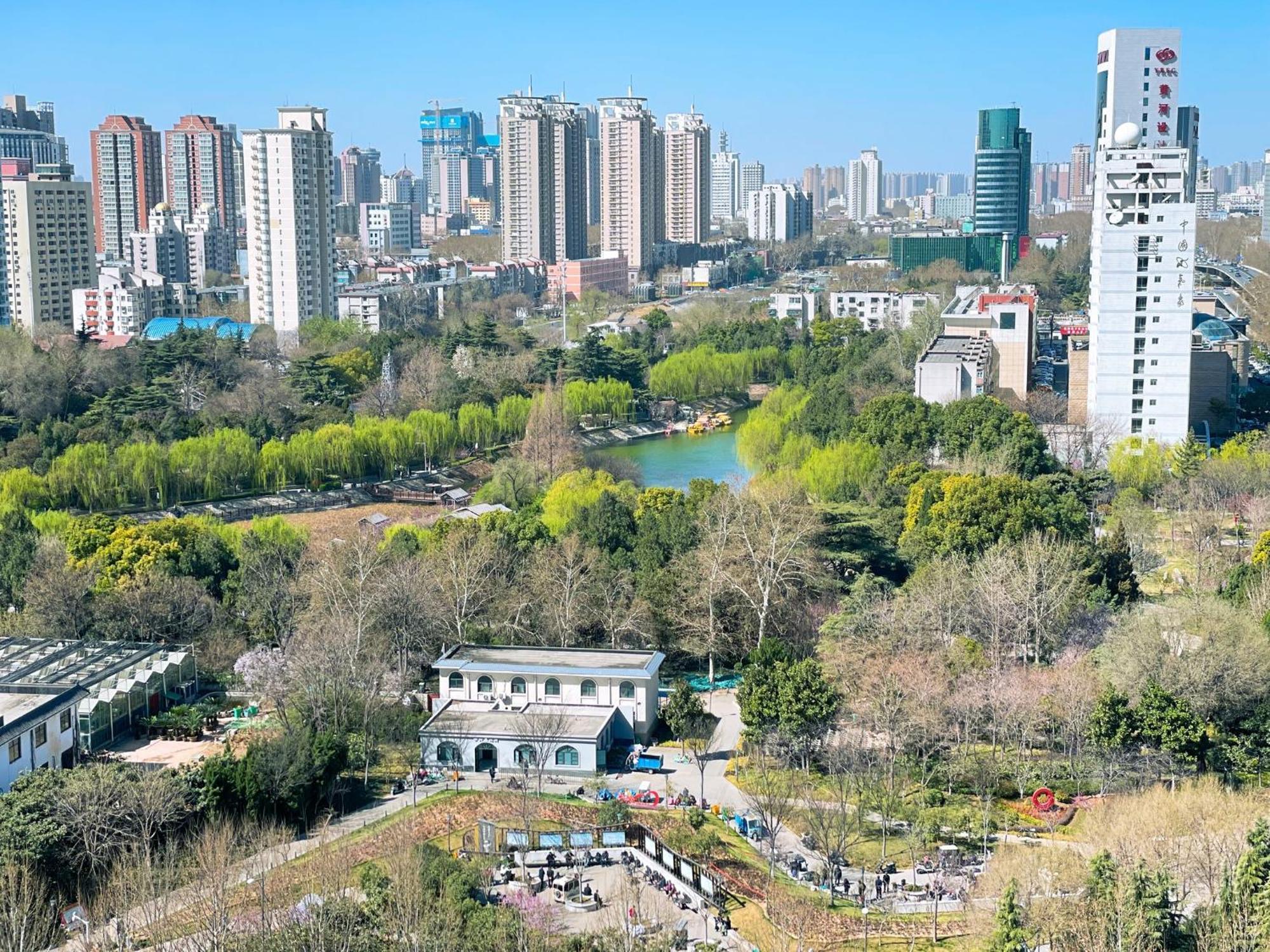 Crowne Plaza Zhengzhou By Ihg Hotel Екстериор снимка