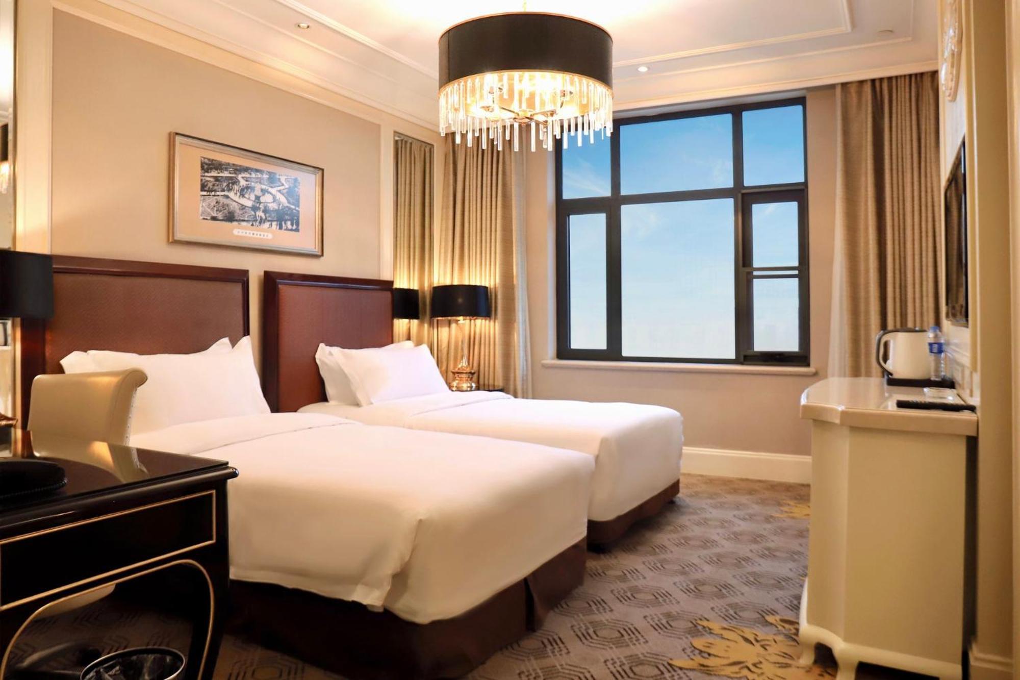 Crowne Plaza Zhengzhou By Ihg Hotel Екстериор снимка